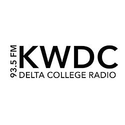 93.5 KWDC radio logo