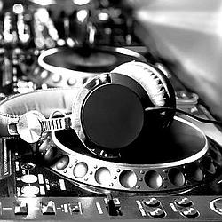 Techno Radio Caprice logo