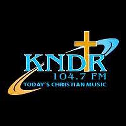 KNDR 104.7 FM logo